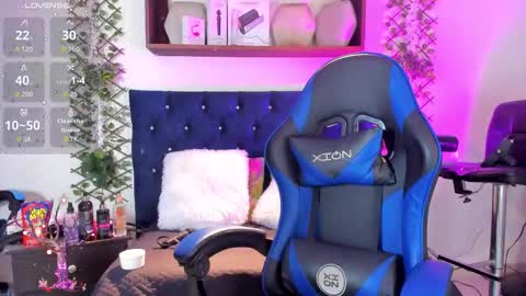 Snapshot of _taylor_black chatting on 11-29-25, 10:02 Taylor online show from 11-29-25, 10:02