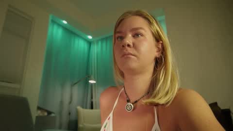 Annie online show from 10-30-25, 01:40