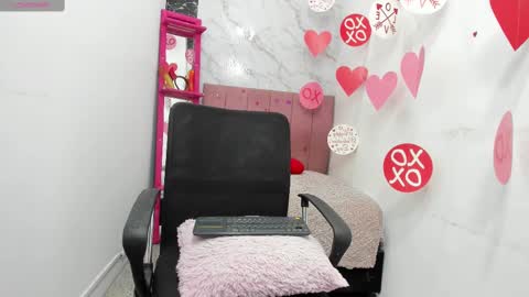 Snapshot of _tinny_hot chatting on 02-14-25, 02:23 tinny online show from 02-14-25, 02:23