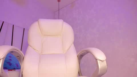 Rousse  online show from 01-28-25, 07:21