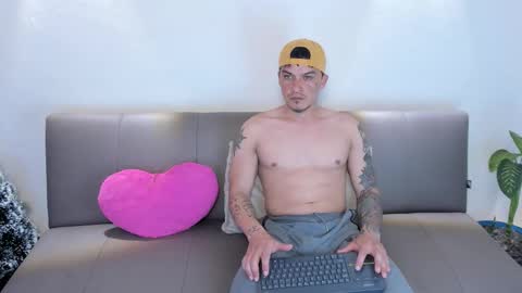 Snapshot of _tommyandgrace chatting on 12-05-25, 03:48 Tommy and Grace online show from 12-05-25, 03:48