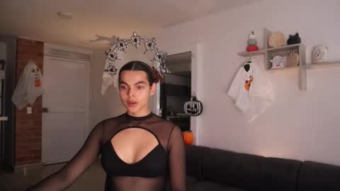 Anastasia Vahos online show from 10-31-25, 05:36