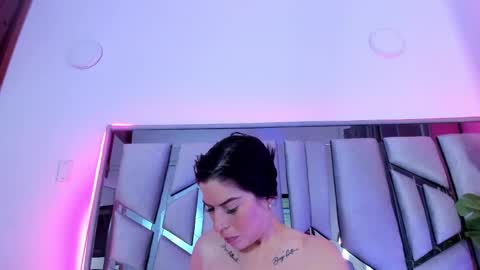 _valeria_saenz_ online show from 10-06-25, 02:20