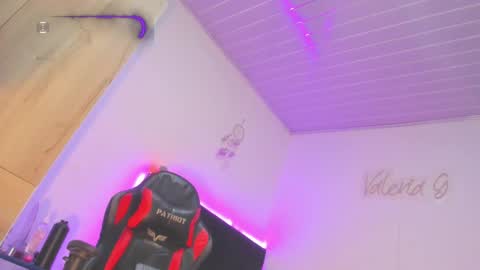    online show from 03-05-25, 01:42