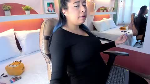 Snapshot of _valeryboobs_ chatting on 05-27-26, 01:41 _valeryboobs_ online show from 05-27-26, 01:41