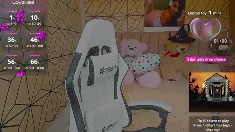 Snapshot of _vane_lopez chatting on 10-18-25, 05:46 vane online show from 10-18-25, 05:46