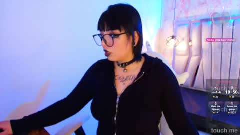 Snapshot of _vermell_ chatting on 09-19-25, 01:45 Vermeil online show from 09-19-25, 01:45