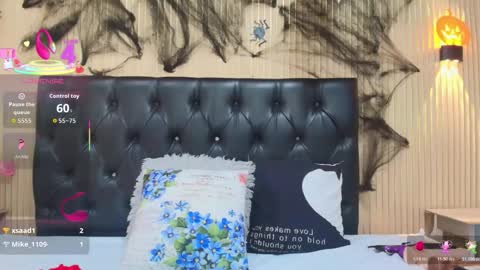 Veronica  online show from 10-31-25, 04:35