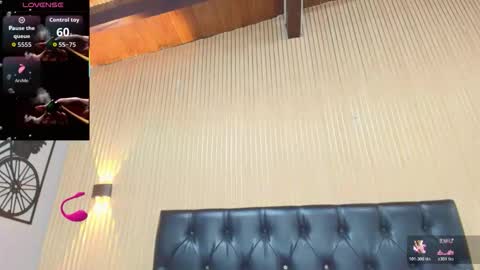 Snapshot of _veronica_tits chatting on 11-25-25, 04:34 Veronica online show from 11-25-25, 04:34