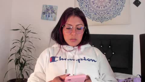 Snapshot of _veronicadeleon_ chatting on 01-14-25, 01:17 Veronica online show from 01-14-25, 01:17