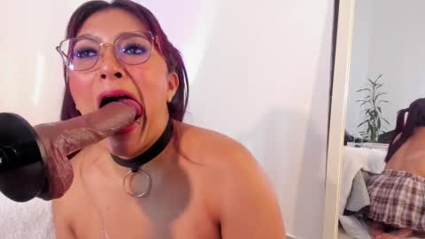Snapshot of _veronicadeleon_ chatting on 02-13-25, 04:07 Veronica online show from 02-13-25, 04:07