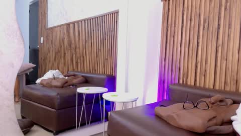 Snapshot of _veronicadeleon_ chatting on 10-24-25, 11:50 Veronica online show from 10-24-25, 11:50