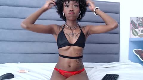 _violet_moon1 online show from 03-01-25, 09:59