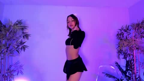 Snapshot of _violeta_owo_ chatting on 12-18-25, 08:26 Evelyn online show from 12-18-25, 08:26