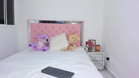 Snapshot of _violetadulce chatting on 02-25-25, 02:03 Violeta online show from 02-25-25, 02:03