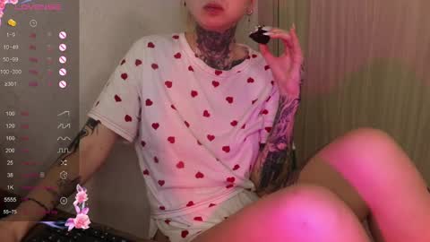 Snapshot of _viv1an_ chatting on 01-11-25, 11:02 Alis online show from 01-11-25, 11:02