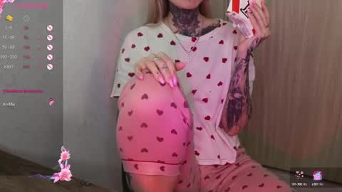 Snapshot of _viv1an_ chatting on 01-21-25, 06:12 Alis online show from 01-21-25, 06:12