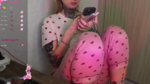 Snapshot of _viv1an_ chatting on 01-22-25, 08:49 Alis online show from 01-22-25, 08:49