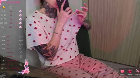 Snapshot of _viv1an_ chatting on 01-27-25, 11:00 Alis online show from 01-27-25, 11:00