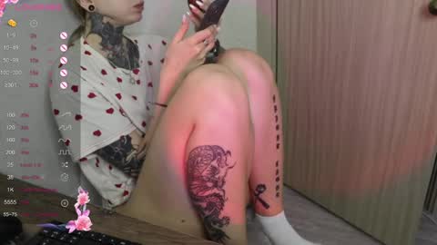 Snapshot of _viv1an_ chatting on 01-31-25, 04:48 Alis online show from 01-31-25, 04:48