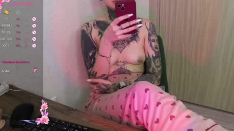 Snapshot of _viv1an_ chatting on 02-05-25, 12:10 Alis online show from 02-05-25, 12:10