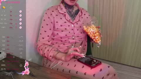 Snapshot of _viv1an_ chatting on 02-06-25, 08:34 Alis online show from 02-06-25, 08:34