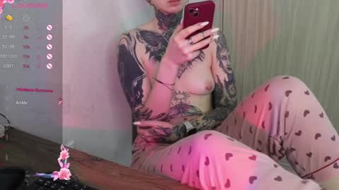 Snapshot of _viv1an_ chatting on 02-08-25, 08:09 Alis online show from 02-08-25, 08:09