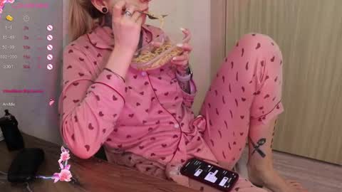 Snapshot of _viv1an_ chatting on 02-08-25, 02:16 Alis online show from 02-08-25, 02:16