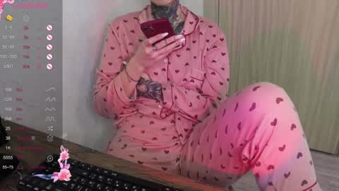 Snapshot of _viv1an_ chatting on 02-10-25, 08:20 Alis online show from 02-10-25, 08:20