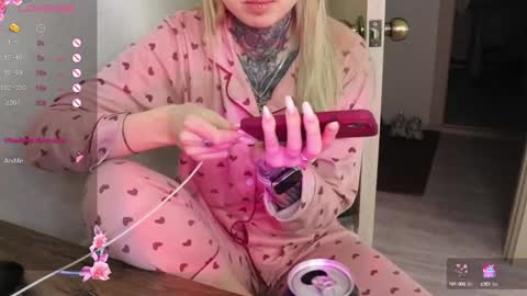 Snapshot of _viv1an_ chatting on 02-12-25, 12:01 Alis online show from 02-12-25, 12:01