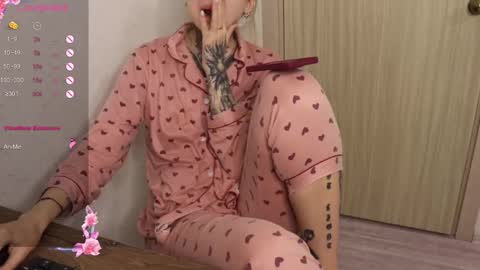 Snapshot of _viv1an_ chatting on 02-15-25, 03:31 Alis online show from 02-15-25, 03:31