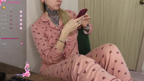 Snapshot of _viv1an_ chatting on 02-15-25, 12:11 Alis online show from 02-15-25, 12:11