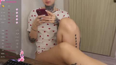 Snapshot of _viv1an_ chatting on 02-18-25, 08:05 Alis online show from 02-18-25, 08:05