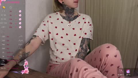 Snapshot of _viv1an_ chatting on 03-02-25, 06:40 Alis online show from 03-02-25, 06:40