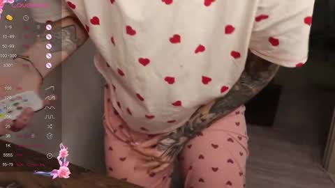 Snapshot of _viv1an_ chatting on 03-03-25, 05:20 Alis online show from 03-03-25, 05:20