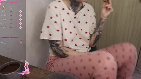 Snapshot of _viv1an_ chatting on 03-04-25, 06:04 Alis online show from 03-04-25, 06:04