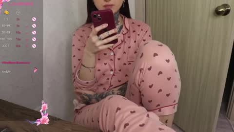 Snapshot of _viv1an_ chatting on 03-06-25, 02:51 Alis online show from 03-06-25, 02:51