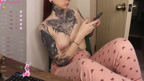 Snapshot of _viv1an_ chatting on 03-10-25, 06:45 Alis online show from 03-10-25, 06:45