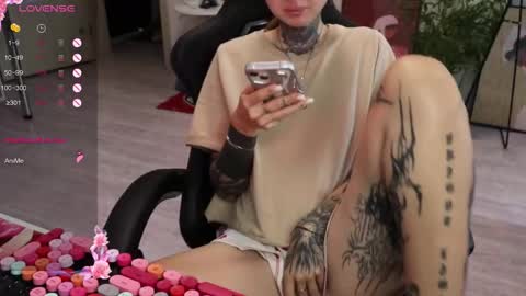 Snapshot of _viv1an_ chatting on 09-19-25, 07:21 Alis online show from 09-19-25, 07:21