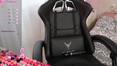 Snapshot of _viv1an_ chatting on 09-30-25, 08:41 Alis online show from 09-30-25, 08:41