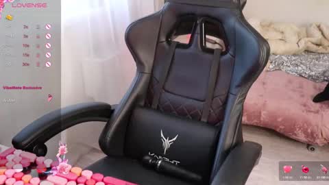 Snapshot of _viv1an_ chatting on 10-06-25, 04:43 Alis online show from 10-06-25, 04:43