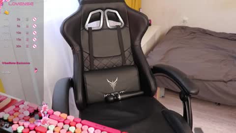 Snapshot of _viv1an_ chatting on 10-07-25, 07:27 Alis online show from 10-07-25, 07:27