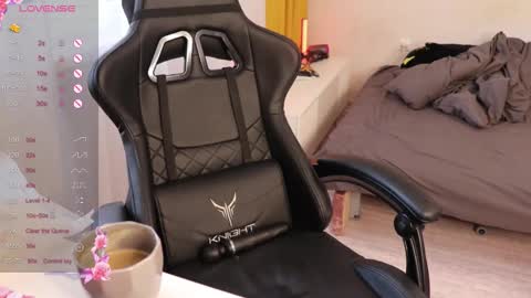 Snapshot of _viv1an_ chatting on 10-08-25, 07:39 Alis online show from 10-08-25, 07:39