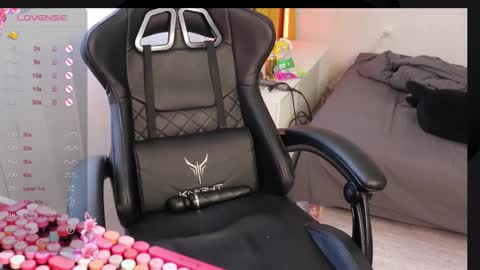 Snapshot of _viv1an_ chatting on 10-11-25, 06:12 Alis online show from 10-11-25, 06:12