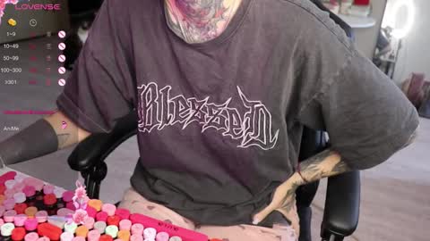 Snapshot of _viv1an_ chatting on 11-02-25, 07:44 Alis online show from 11-02-25, 07:44