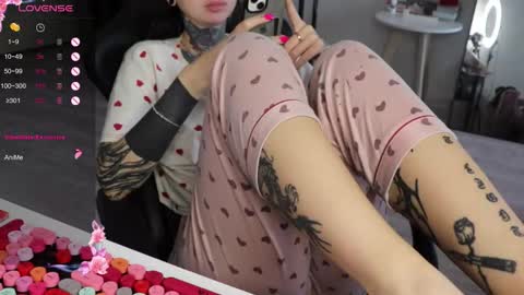 Snapshot of _viv1an_ chatting on 11-08-25, 08:36 Alis online show from 11-08-25, 08:36