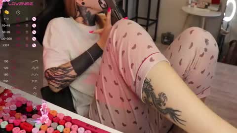 Snapshot of _viv1an_ chatting on 11-13-25, 07:07 Alis online show from 11-13-25, 07:07