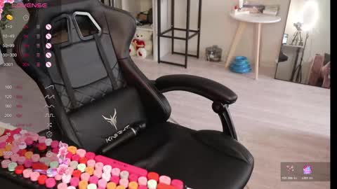 Snapshot of _viv1an_ chatting on 11-20-25, 08:14 Alis online show from 11-20-25, 08:14