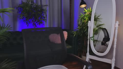 Wendy online show from 12-14-24, 04:52