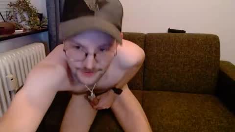 Snapshot of _whoisthatguy_ chatting on 11-05-25, 06:52 _whoisthatguy_ online show from 11-05-25, 06:52